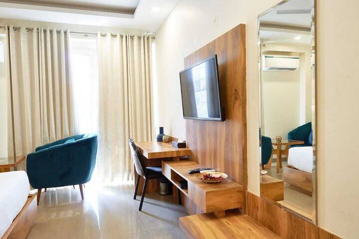 Room 10 of 32