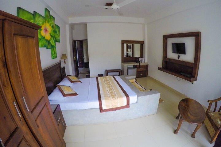 Room 3 of 25