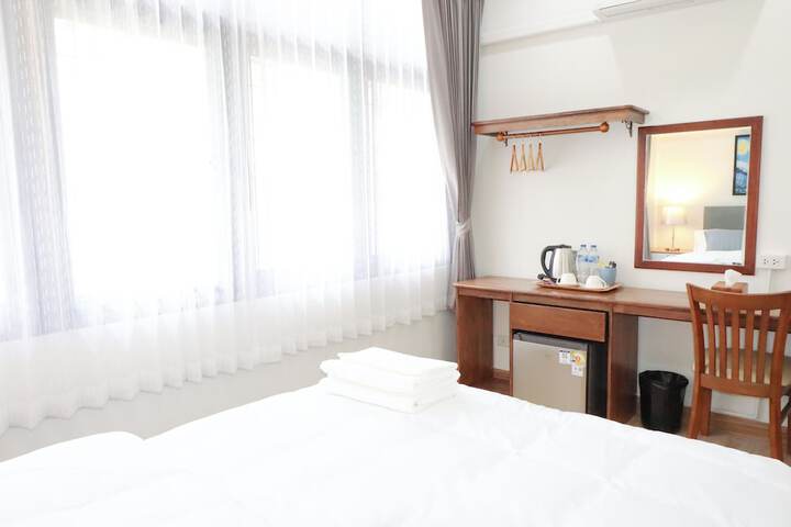Room 6 of 76