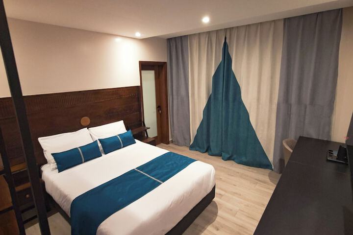 Room 27 of 106