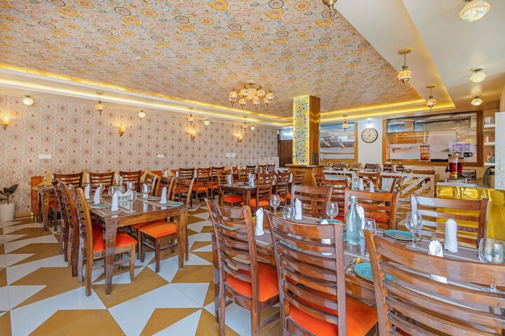 Dining 60 of 83