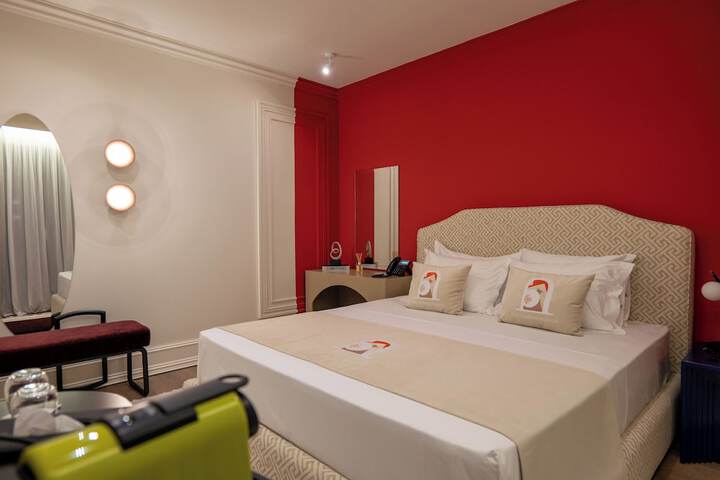 Room 8 of 128