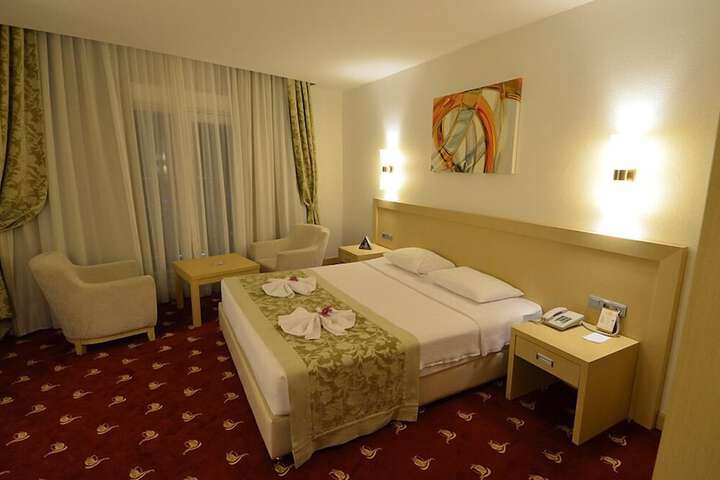 Room 2 of 10