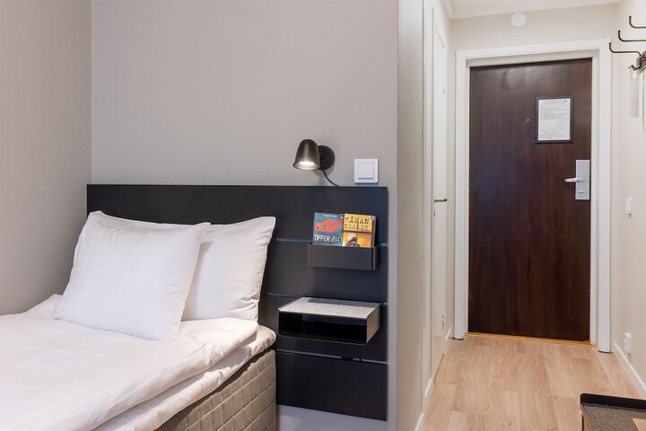 Room 34 of 76