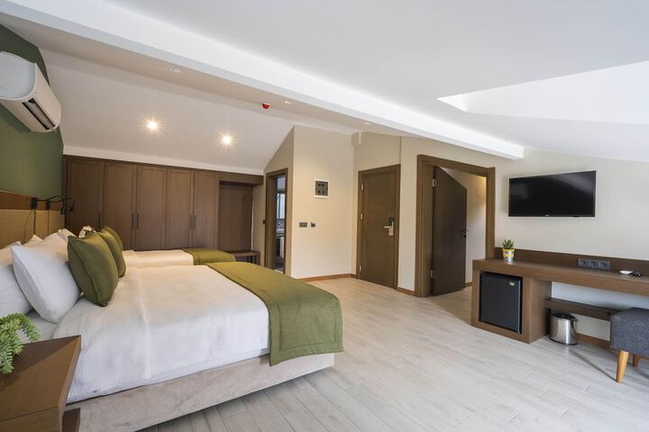 Room 15 of 122