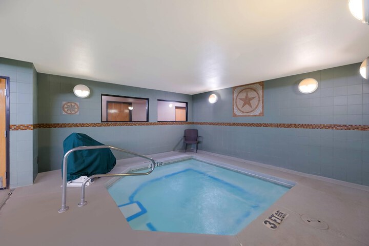 Hotel Pool