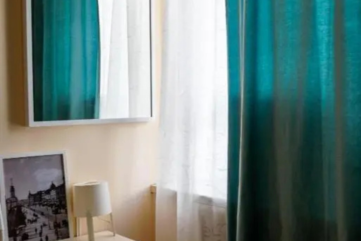 Room 6 of 12