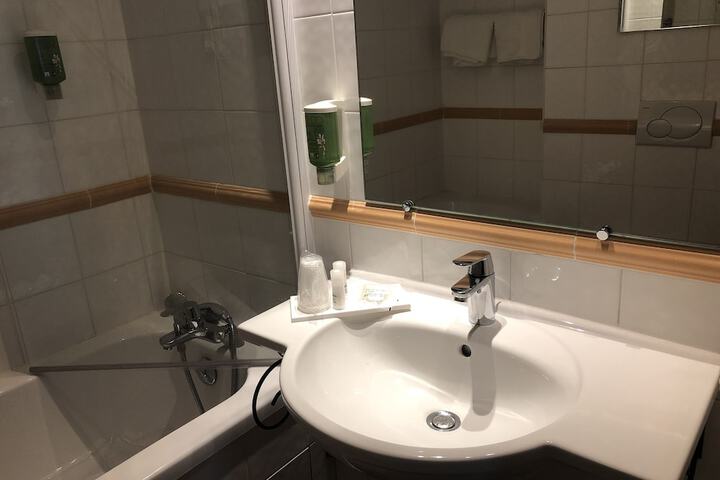 Room 18 of 36