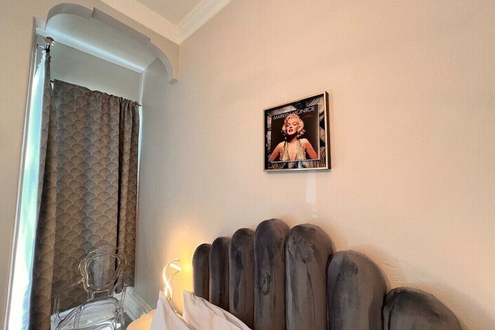 Room 28 of 181