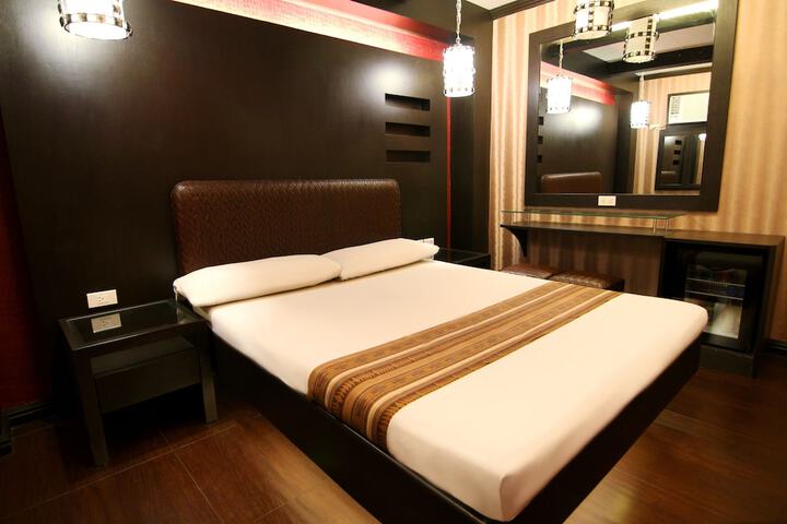Room 3 of 56