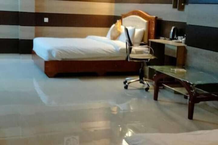 Room 7 of 14