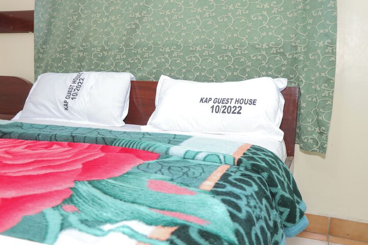 Room 7 of 18