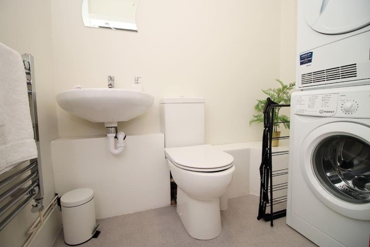 Room 8 of 16