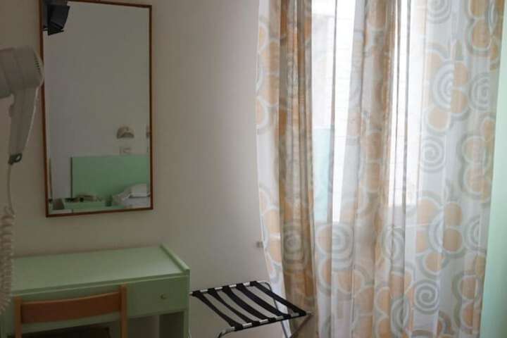 Room 4 of 44