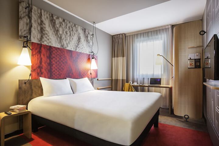 Room 4 of 80