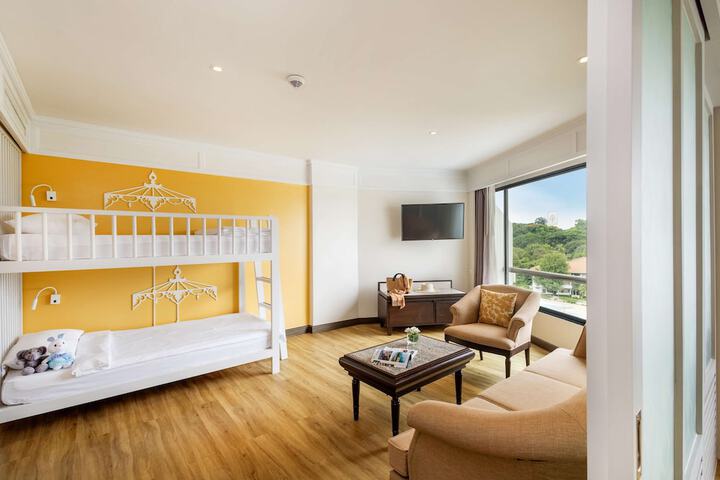 Room 53 of 182
