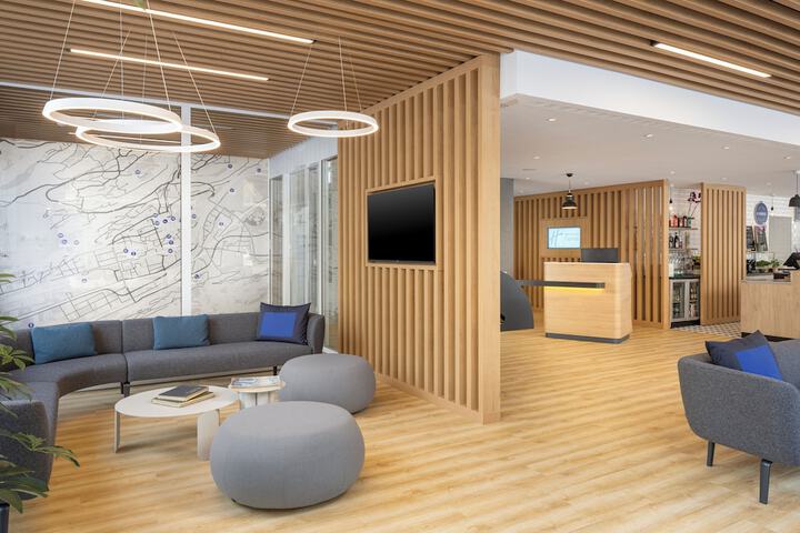 Lobby lounge