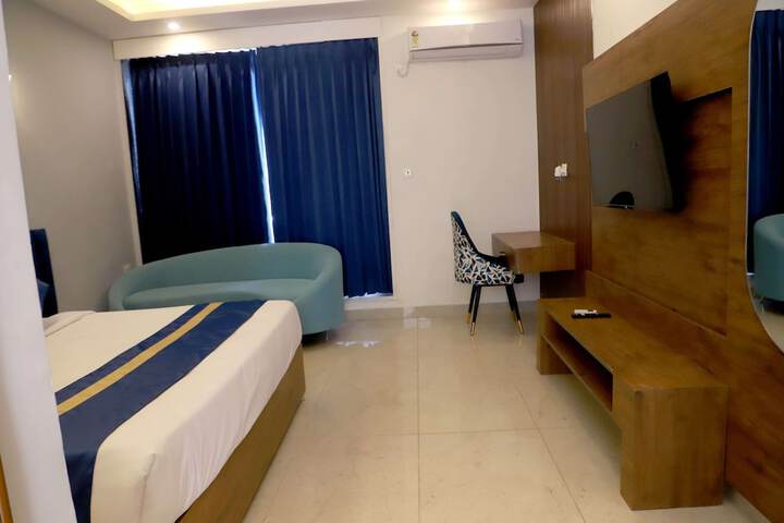 Room 8 of 37