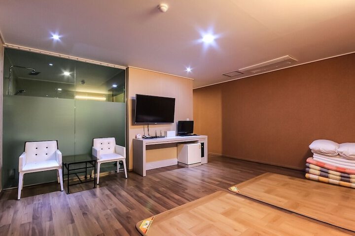 Room 29 of 59