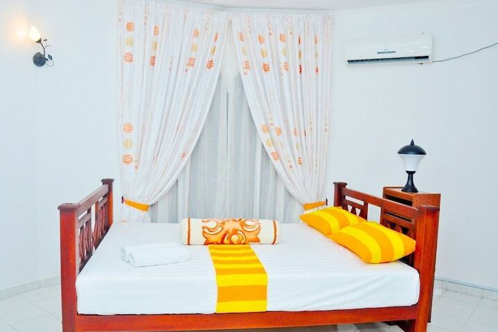 Room 2 of 53