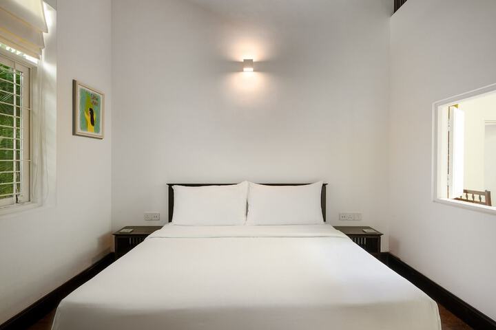 Room 9 of 20