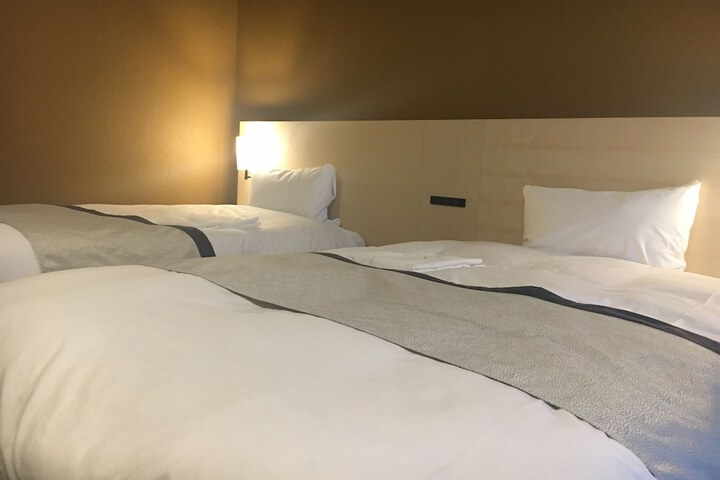 Room 27 of 79