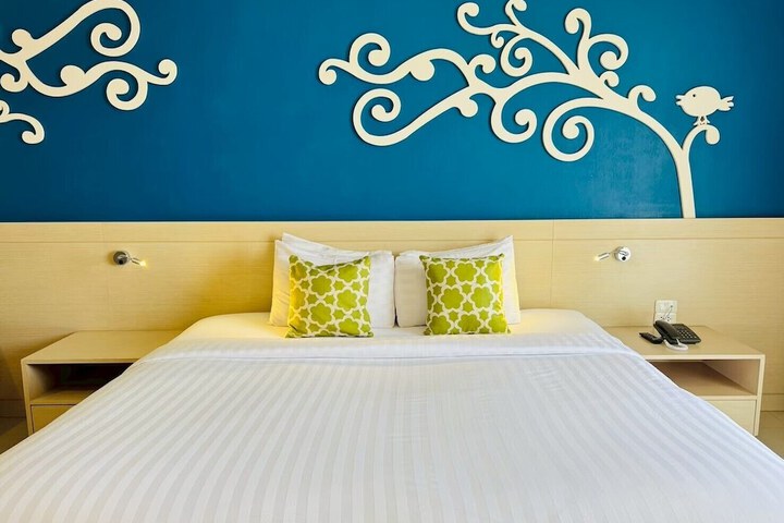 Room 16 of 32