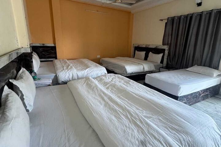 Room 6 of 13