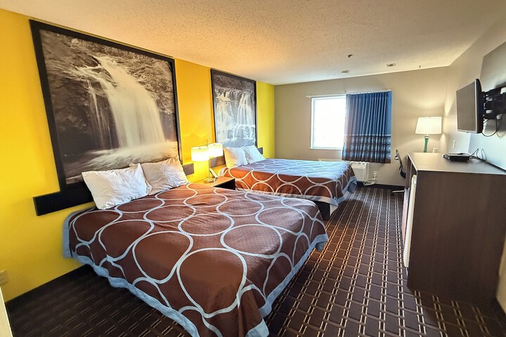 Standard Queen Bed Accessible (7 of 18)
