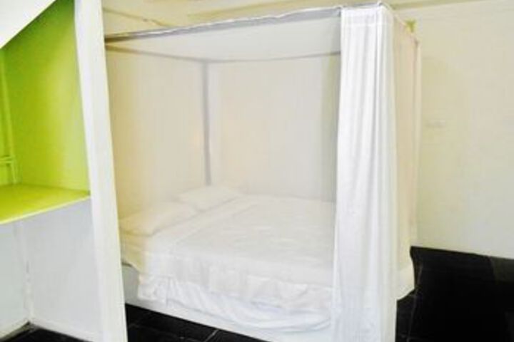 Room 13 of 24