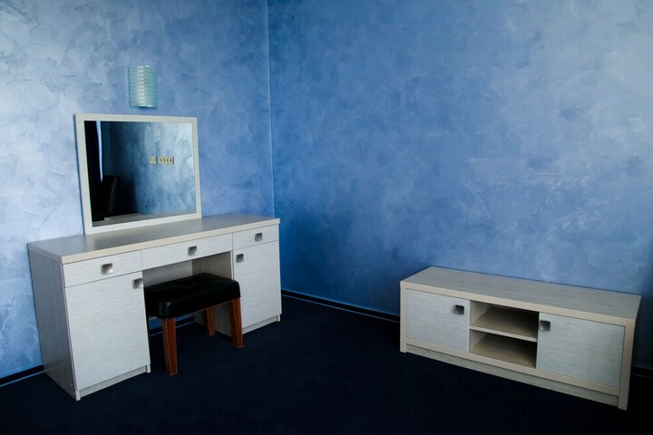 Room 32 of 38