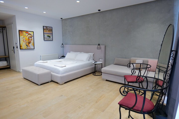 Room 5 of 91