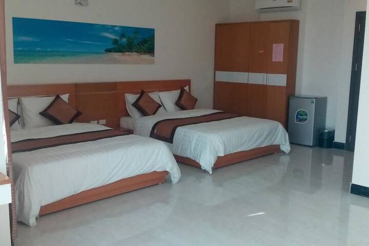 Room 10 of 14