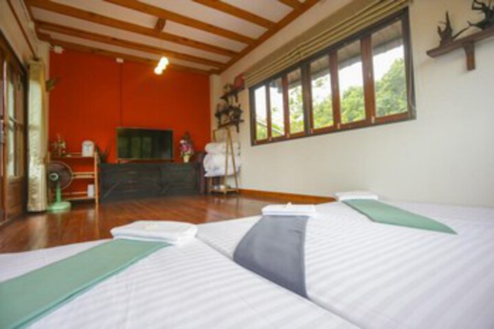Room 10 of 13