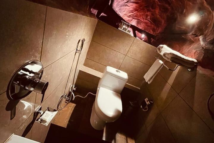 Room 54 of 96