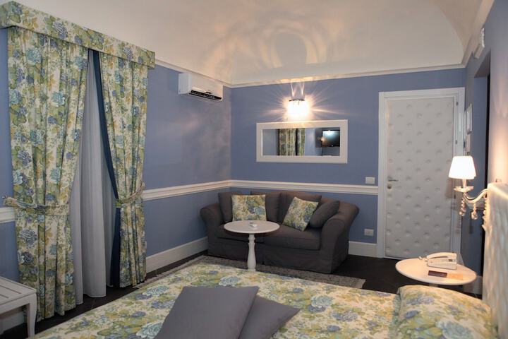 Room 16 of 32