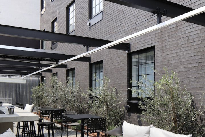 Hotel Exterior 37 of 46