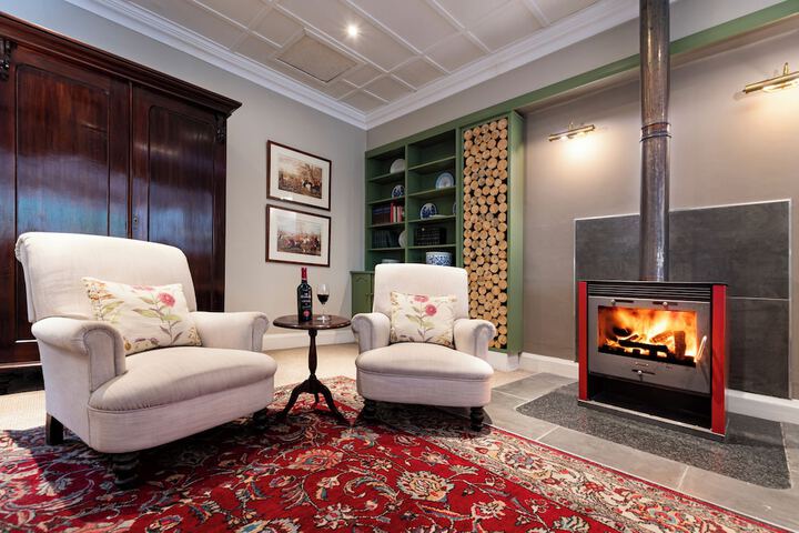 Lounge 70 of 82