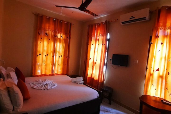 Room 4 of 32