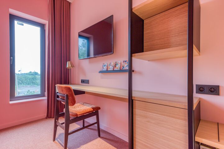 Room 7 of 28