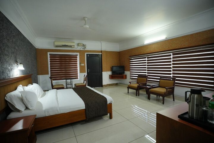 Room 4 of 9