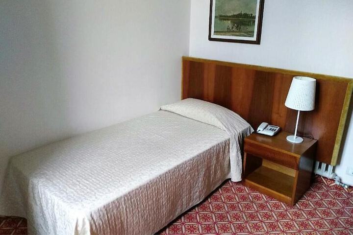 Room 7 of 49