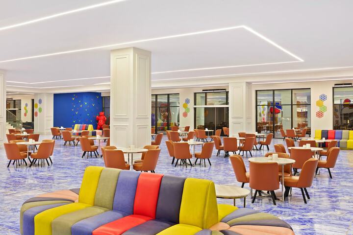 Lounge 170 of 208
