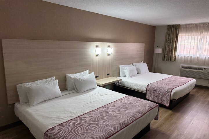 1 King Bed (3 of 6)