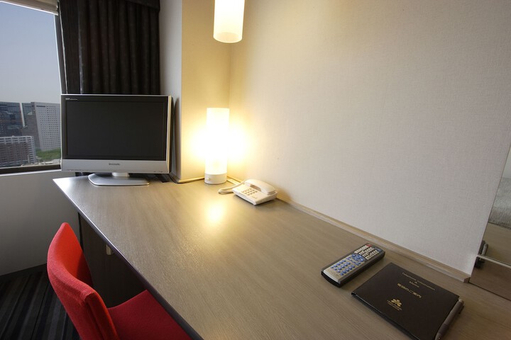 Room 8 of 134