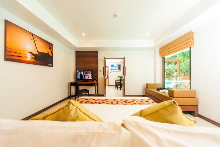 Room 12 of 82