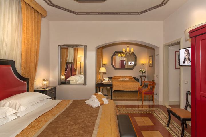 Room 9 of 42
