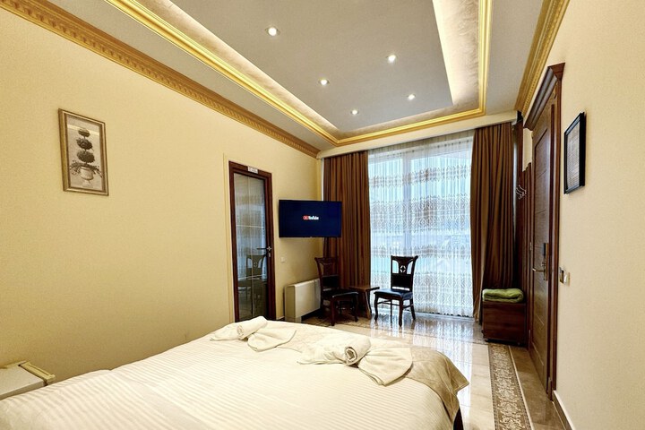 Room 35 of 121