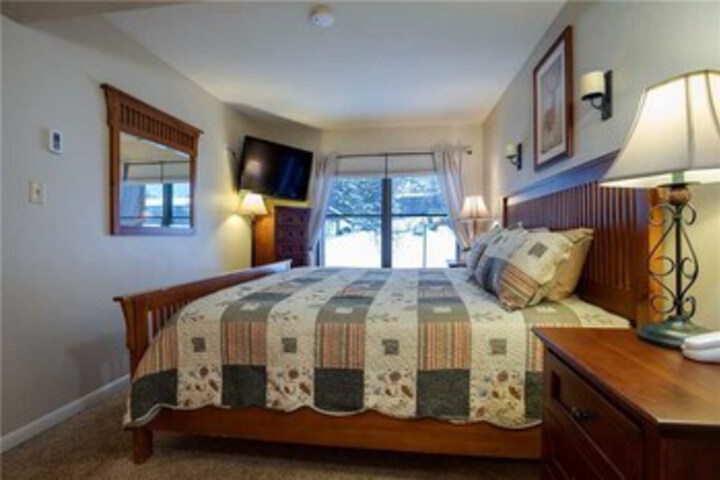 Room 32 of 43