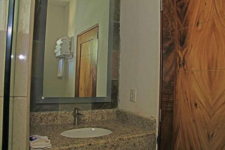 Room 16 of 20